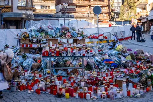Après l'incendie de Crans-Montana, l'émotion lors de la rentrée scolaire dans le Valais : «Des classes sont directement impactées»