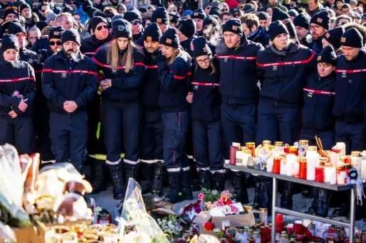 Les grands brûlés reçoivent en priorité des soins, non pas pour leur peau, mais pour réparer leur système respiratoire.