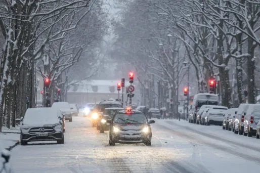 Le passager du VTC, qui a réussi à s'extraire de l'habitacle, a été hospitalisé en état d'hypothermie.