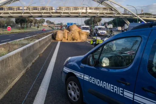 Agriculteurs en colère : manifestations et barrages à Toulouse avant le vote sur le Mercosur