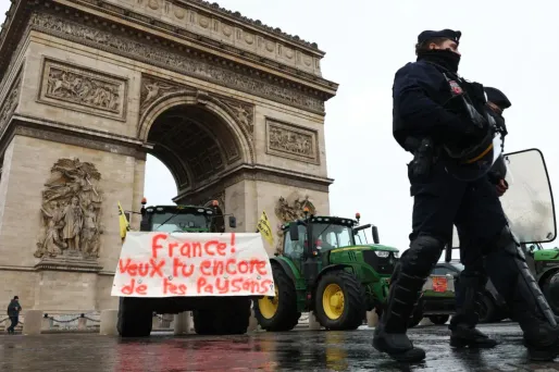 Mobilisation des agriculteurs : de nombreuses forces de l’ordre déployées en Île-de-France, une journée sous tension