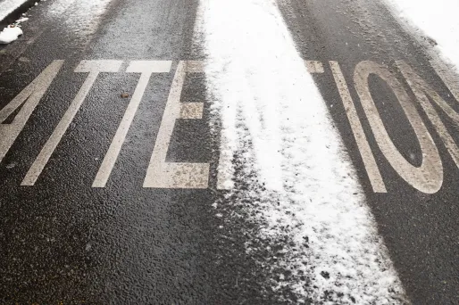 Neige et verglas : Météo France place six départements en vigilance orange à partir de samedi