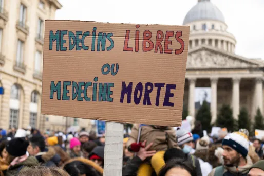Médecins libéraux en colère : des milliers de blouses blanches dans la rue contre le budget de la Sécu