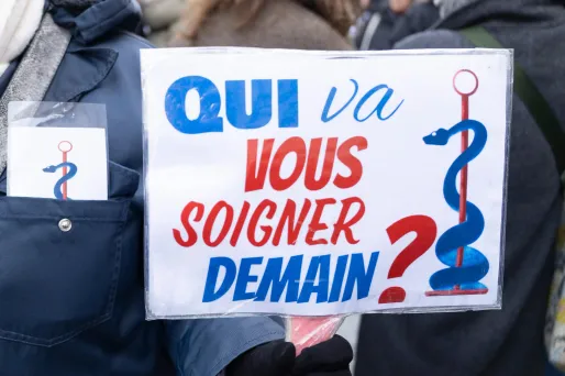Colère des médecins libéraux : après avoir manifesté à Paris, 2.000 d'entre eux vont «s'exiler» à Bruxelles ce dimanche