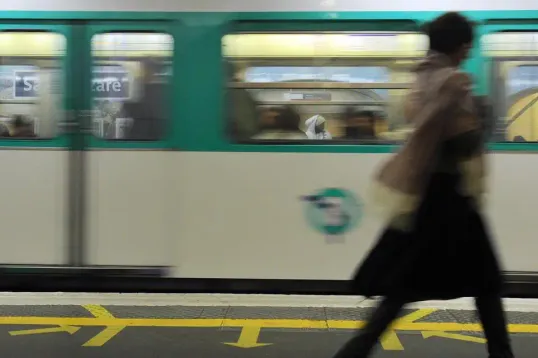Trois femmes blessées à l'arme blanche dans le métro parisien, l'agresseur est en fuite  (Photo d'illustration)