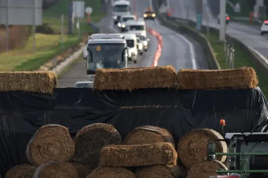 Une trentaine de points de blocage ont été recensés dans le sud-ouest.