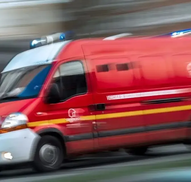 Paris : un chauffeur VTC s'endort au volant et finit sa course dans une terrasse, quatre blessés dont deux grave