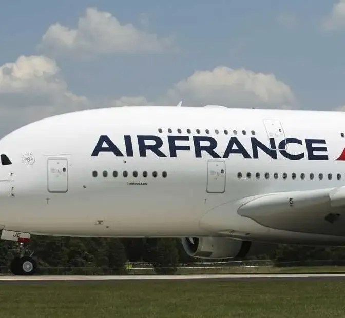 2 syndicats de stewards et d'hôtesses d'Air France maintiennent leur préavis de grève pour le week-end de la Toussaint.