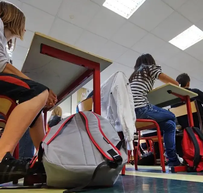 Près de 10,3 millions d’heures de cours n’ont pas été assurées dans les collèges publics français en 2023-24, en raison principalement d’absences non remplacées.