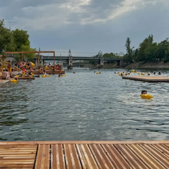 Baignade interrompue à Grenelle après la découverte d’hydrocarbures