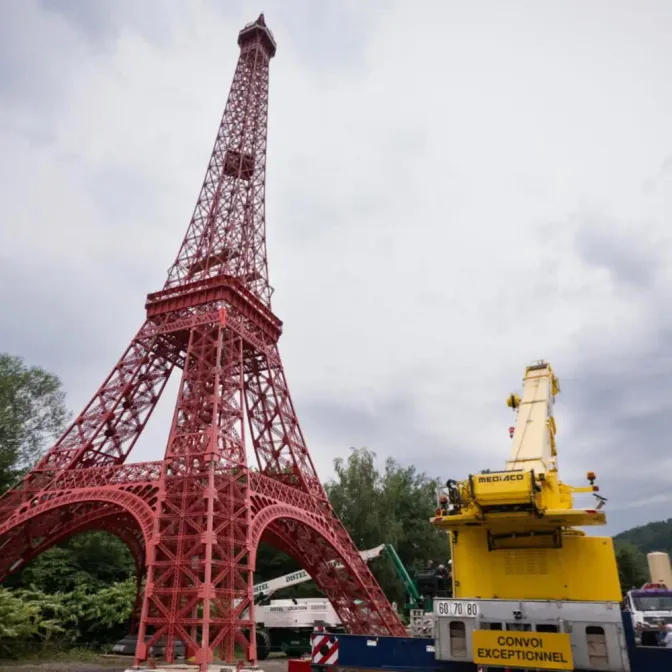 La tour Eiffel s’invite en Alsace : une réplique miniature de 30 mètres achevée