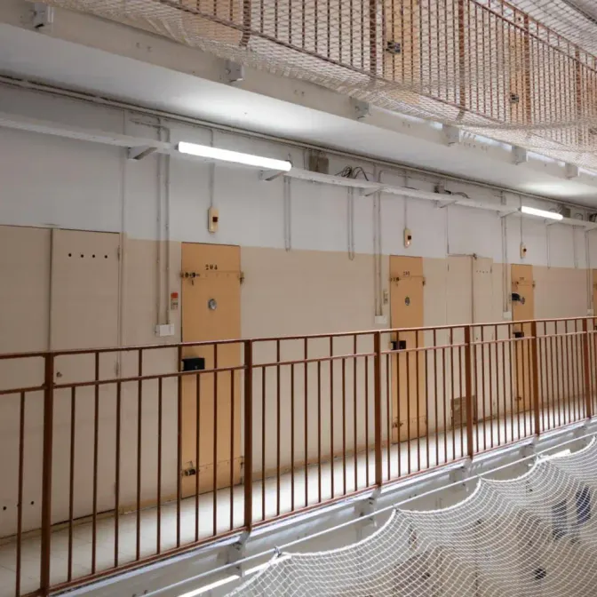 Ce surveillant pénitentiaire travaillait à la prison de Fresnes dans le Val de Marne.