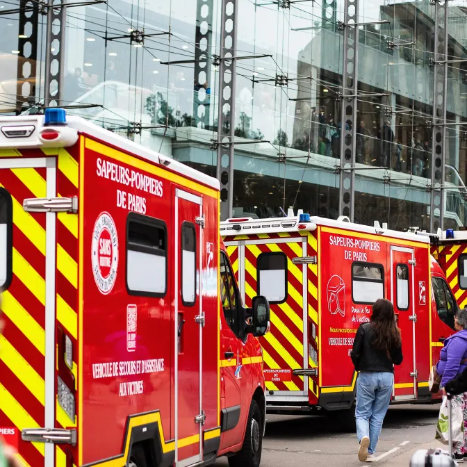 Plusieurs camions de pompiers devant la gare Montparnasse. (illsutration)