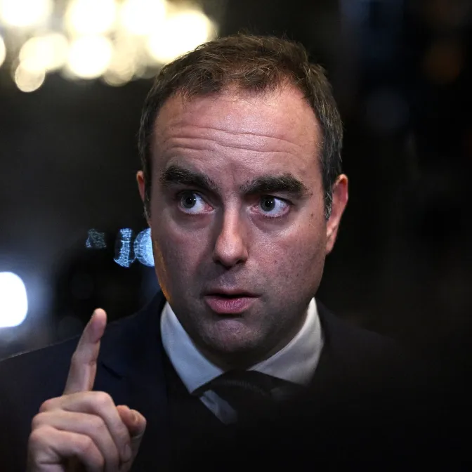 Budget 2026 : Sébastien Lecornu poursuit ses consultations avec le PS, Olivier Faure confiant sur un possible accord