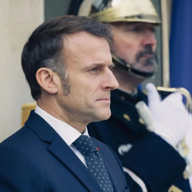 Label des médias : en Conseil des ministres, Emmanuel Macron s’efforce de dissiper le flou autour de son projet