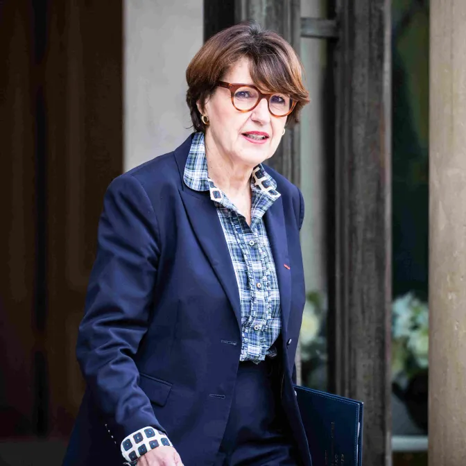 Affrontements entre agriculteurs et forces de l’ordre en Ariège : «L’ultra-gauche est arrivée avec des armes de guerre», affirme Annie Genevard