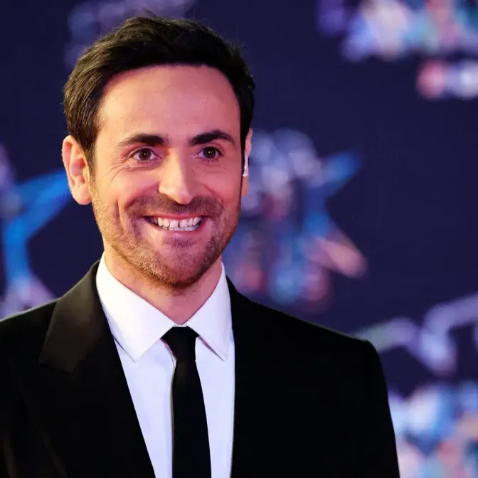 Pour ce premier numéro, onze célébrités ont accepté de jouer le jeu de l’autodérision.