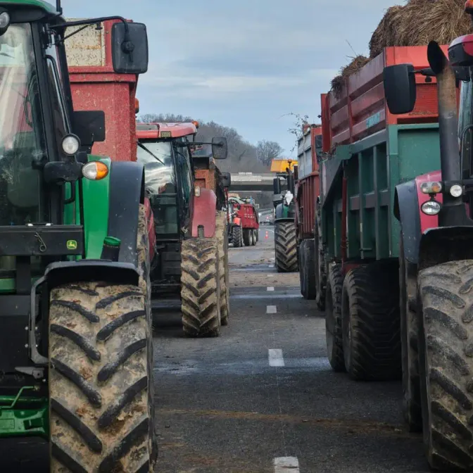 EN DIRECT - Dermatose nodulaire : un axe ferroviaire bloqué dans le sud-ouest, des autoroutes partiellement fermées