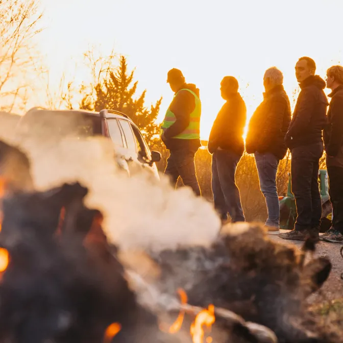 Des agriculteurs sur un blocage en Occitanie.