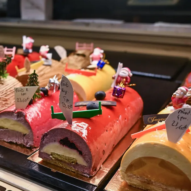Glacée ou pâtissière : comment bien choisir la bûche de Noël
