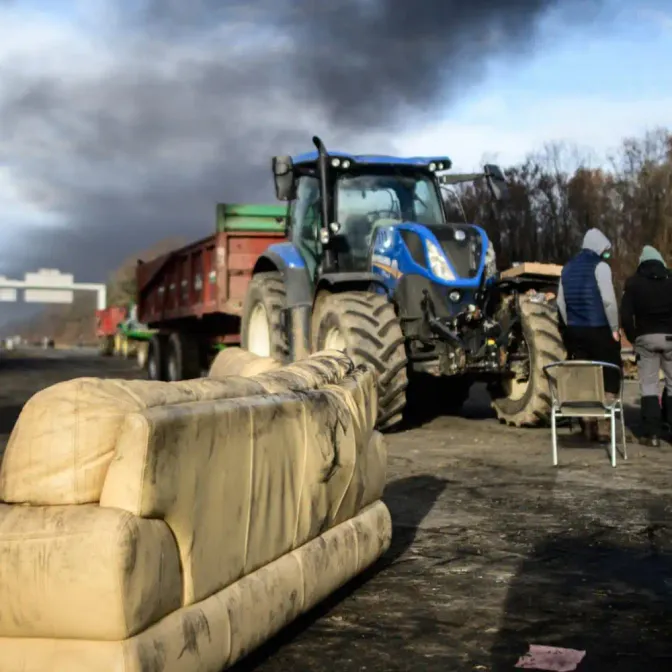 Crise agricole : les agriculteurs se préparent à passer les fêtes de fin d'année sur les barrages