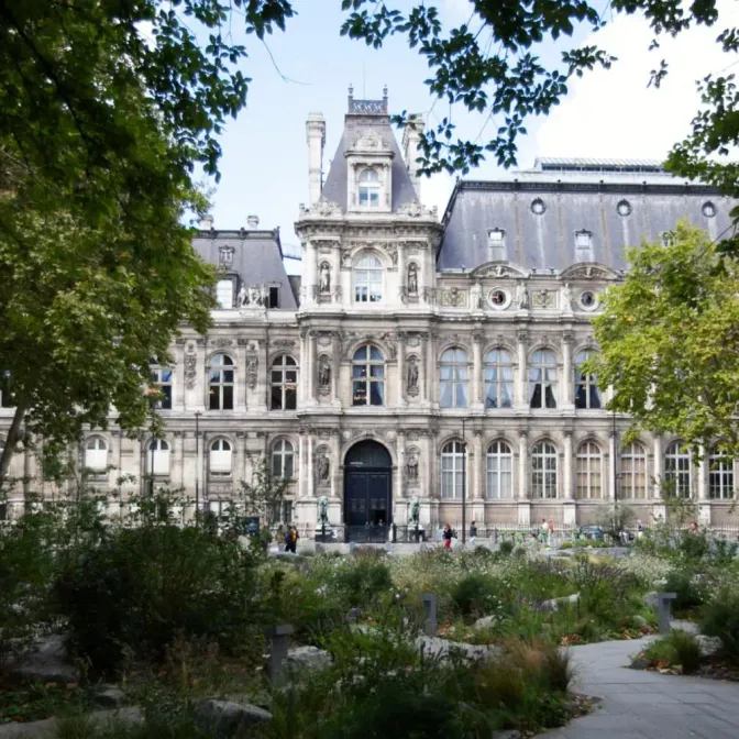 Paris : deux nouveaux cas d'enfants tondus, la mairie annonce saisir la justice