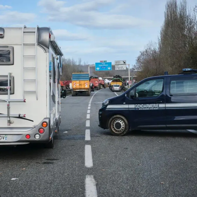 Crise agricole : au premier jour des vacances, les automobilistes doivent s'armer de patience face aux blocages des agriculteurs