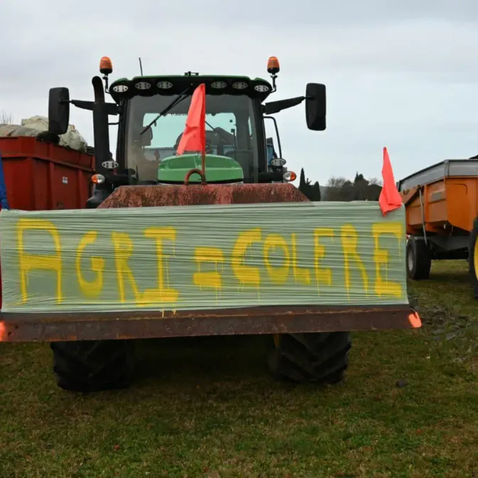 À Tarascon-sur-Ariège, la RN 20 est toujours bloquée.