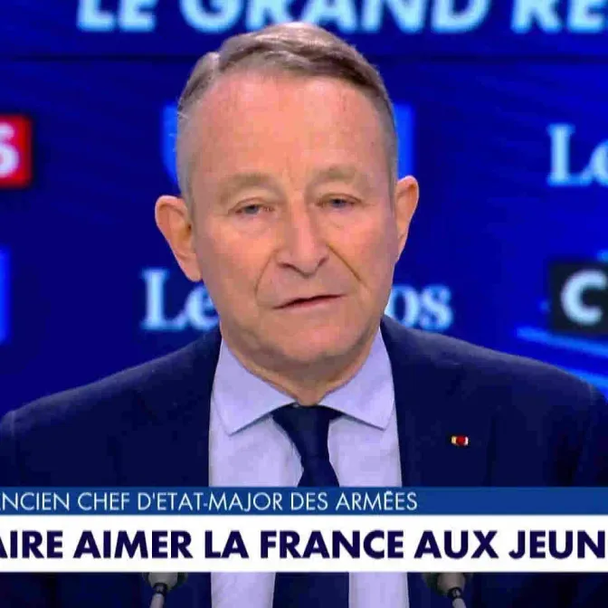 Immigration : «Il va falloir à un moment où un autre que le mot frontière ne soit plus un gros mot», assure le général Pierre de Villiers