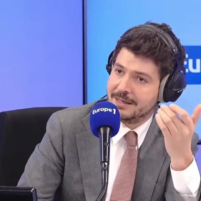 «Non ce n’est pas une fusillade, c’est un attentat antisémite» : Eliot Deval fustige FranceInfo pour son traitement de l’hommage de l’attaque à Sydney