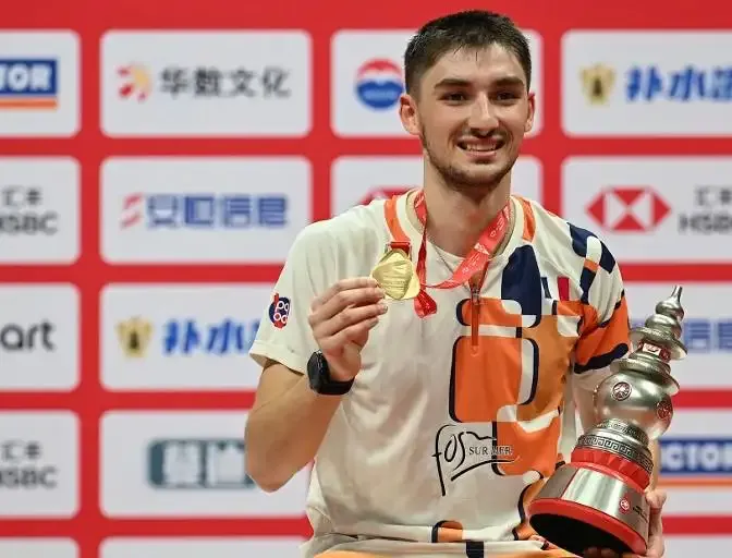 Badminton : Christo Popov crée la sensation en battant le n°1 mondial en finale des World Tour Finals