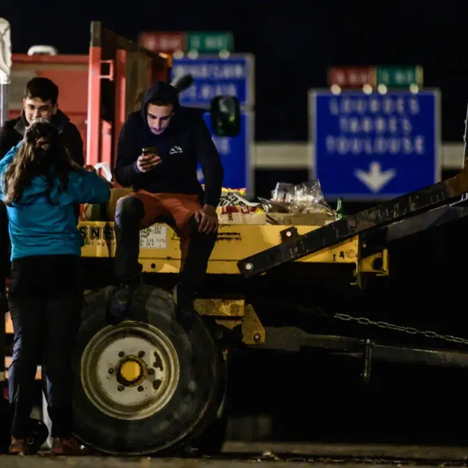 Les "Ultras de l'A64" bloquent depuis dix jours maintenant une section de l'autoroute Toulouse-Bayonne.