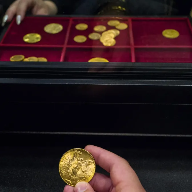 «Faire plaisir à mes petits-enfants» : avant Noël, ces Français qui profitent du cours de l'or pour vendre leurs bijoux