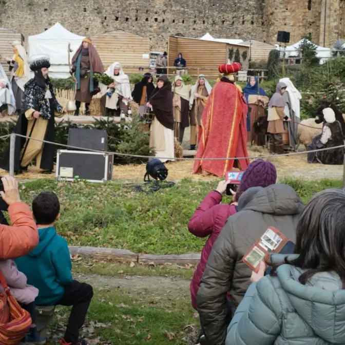 « C'est très bien de mélanger les deux religions »: À Sainte-Anne-d’Auray, la crèche vivante réunit chrétiens et musulmans