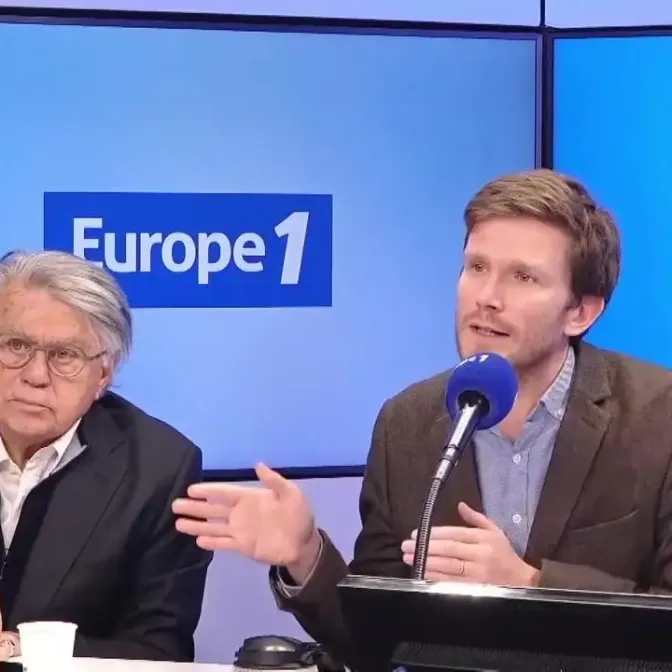 Addiction des écrans chez les jeunes : «Il faut absolument que l'école s'en empare», assure Augustin Yvan