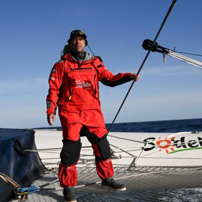 Le navigateur Thomas Coville pourrait battre le record du tour du monde à la voile en moins de 40 jours.