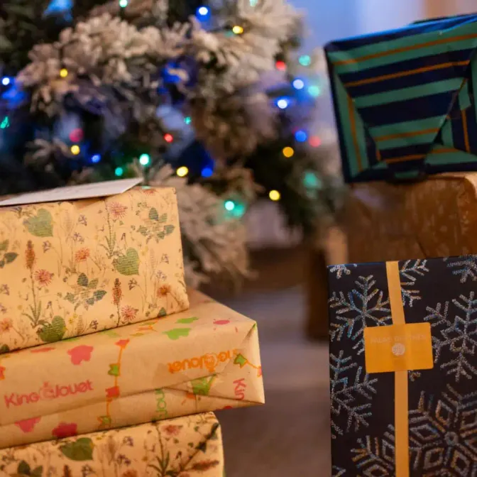 À Strasbourg, la magie de Noël se vit en famille autour du sapin et des cadeaux.