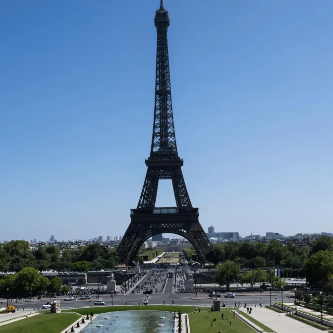 Paris : 40 personnes interpellées près du Trocadéro après avoir tiré des feux d'artifice et des fumigènes