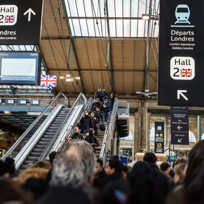 «Ça a tout foutu en l'air» : la colère des passagers de l'Eurostar bloqués à la gare du Nord