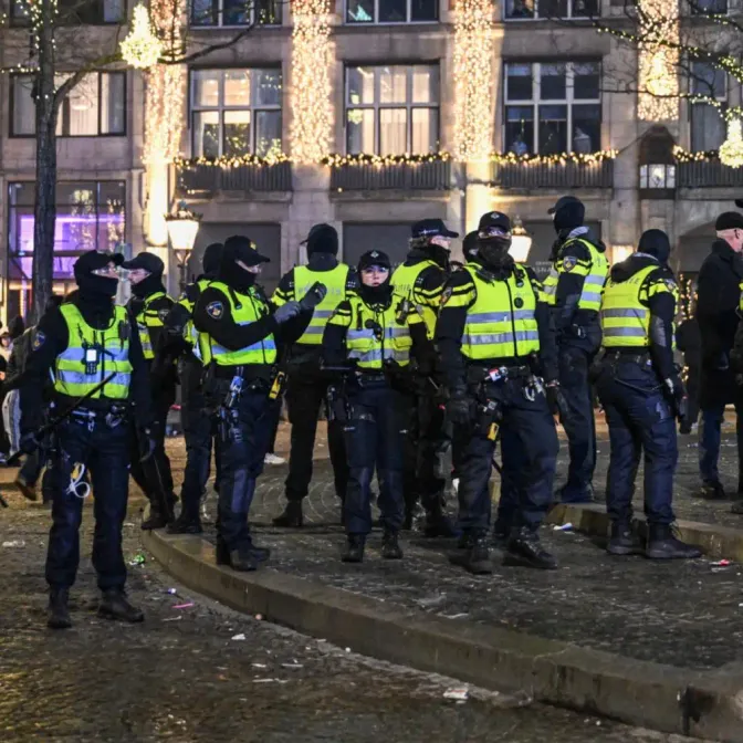 Nouvel An : aux Pays-Bas, une nuit marquée par «une quantité sans précédent de violences contre la police»