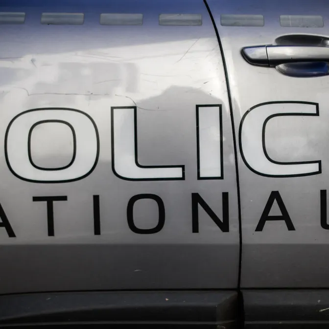 Un corps a été retrouvé dans le coffre d'une voiture brûlée à Marseille.