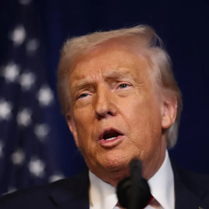 Donald Trump met la pression et affirme que si l'Iran tue des manifestants, les Etats-Unis «viendront à leur secours»