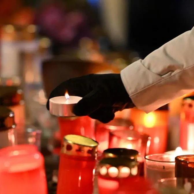 Hommage aux victimes de l'incendie d'un bar à Crans-Montana.