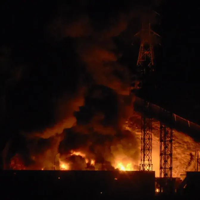 Un complexe militaire après la série d'explosions à Caracas.