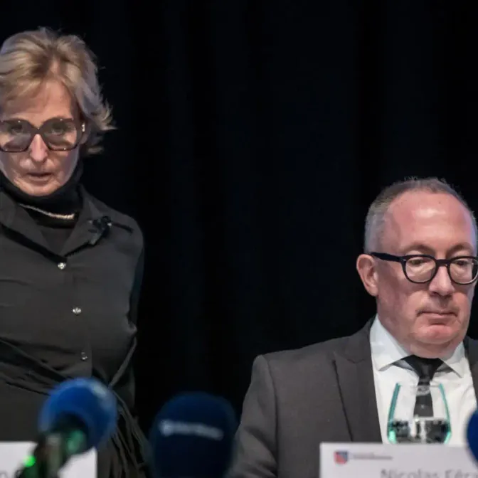 Incendie de Crans-Montana : le président de la commune regrette un manquement «aux contrôles périodiques de l'établissement»