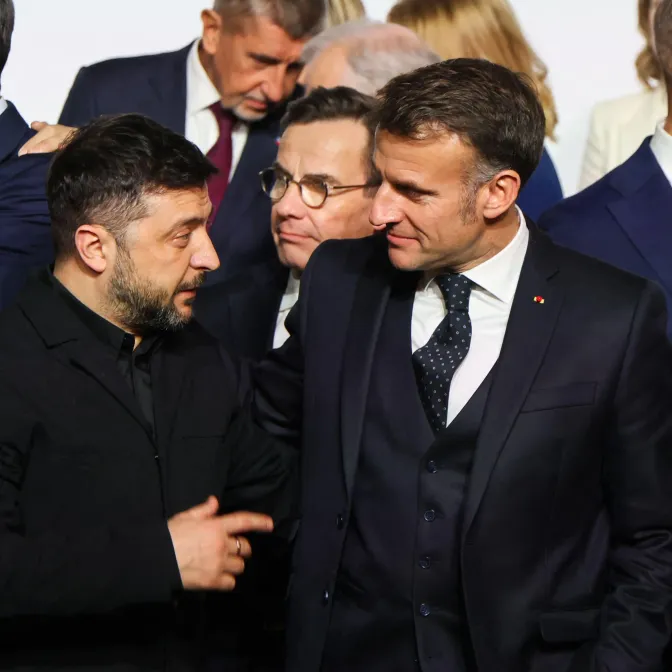 Volodymyr Zelensky, Emmanuel Macron et Keir Starmer ont signé un accord, ce mardi 6 janvier, durant la réunion de la coalition des volontaires, à Paris.