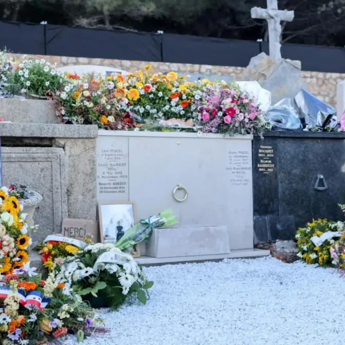 EN DIRECT - Obsèques de Brigitte Bardot : l'icone repose désormais au cimetière marin de Saint-Tropez