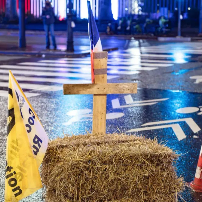EN DIRECT - Colère agricole : les tracteurs se replient aux abords de Paris en attendant un geste du gouvernement