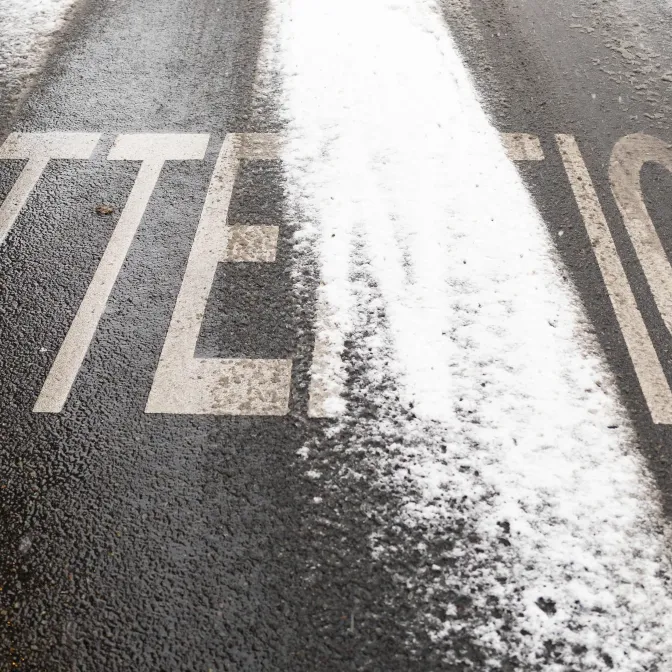 Neige et verglas : Météo France place six départements en vigilance orange à partir de samedi