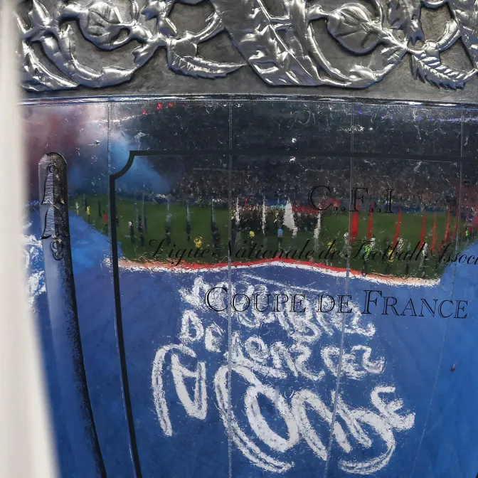 Le trophée de la Coupe de France.